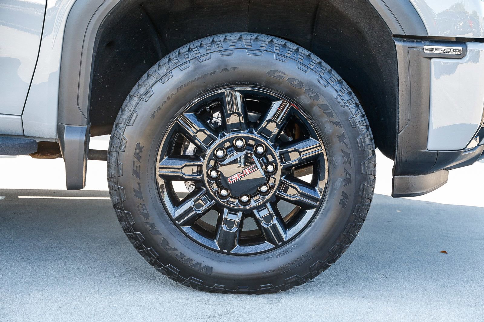 Used 2024 GMC Sierra 2500 AT4 w/ AT4 Premium Plus Package AWD/4WD image 9