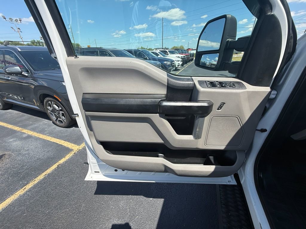 Used 2019 Ford F550 2WD Crew Cab Super Duty image 11