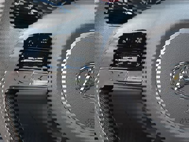 Used 2022 Hyundai Elantra SEL image 12