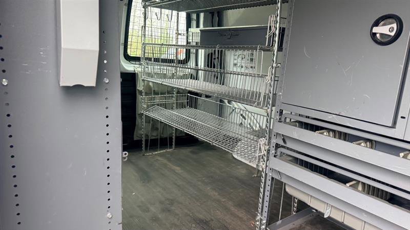 Used 2011 Chevrolet Express 2500 RWD image 21