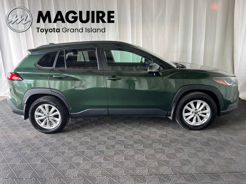 Used 2024 Toyota Corolla Cross LE w/ Moonroof Package AWD/4WD image 2