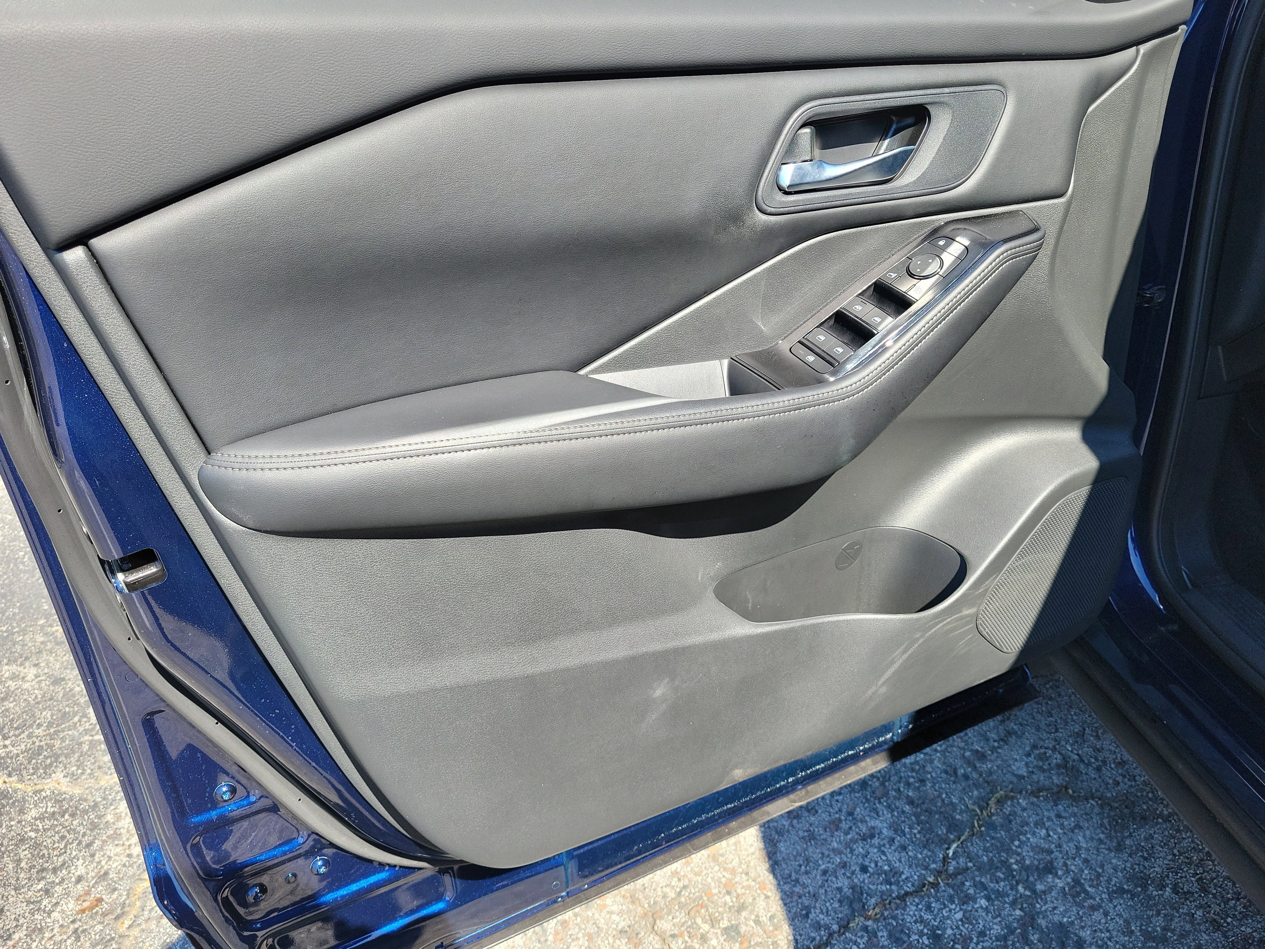 Certified 2024 Nissan Rogue SV image 11