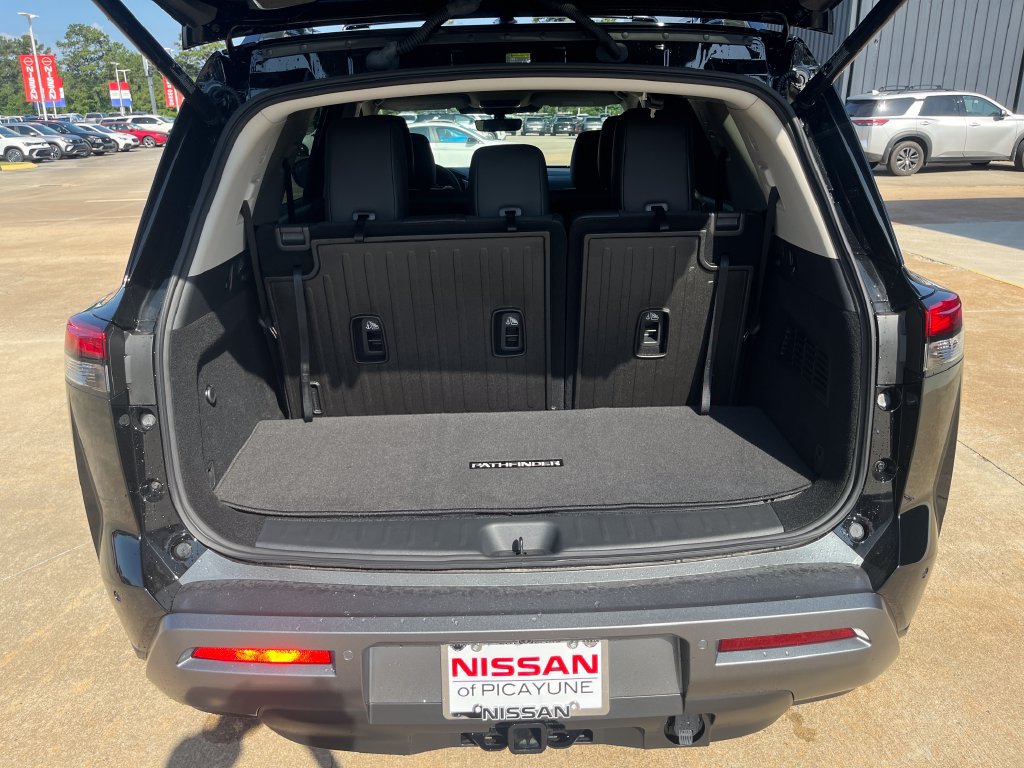 New 2026 Nissan Pathfinder Platinum w/ Cargo Package FWD image 27