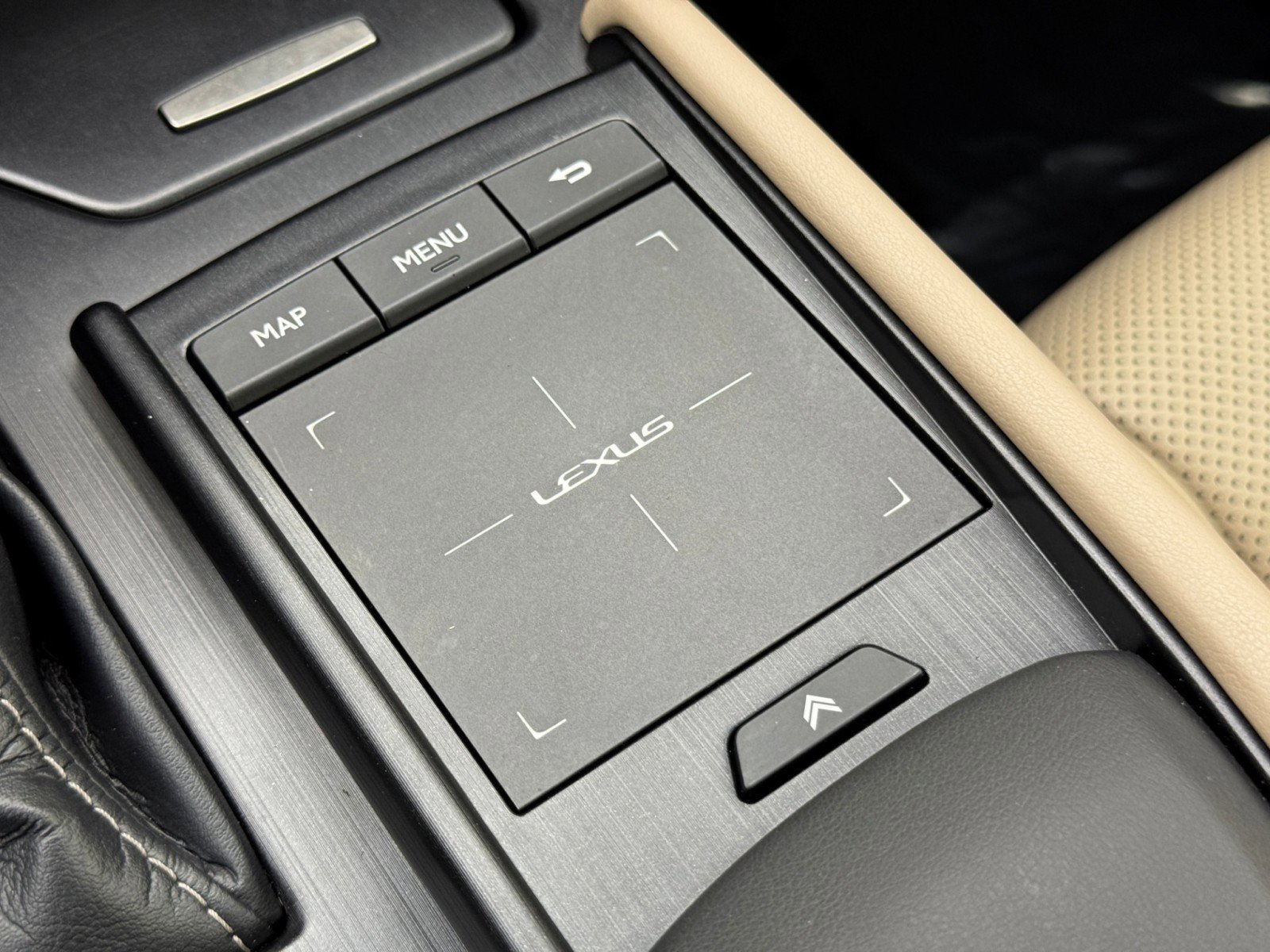 Used 2020 Lexus ES 300h w/ Premium Package image 33