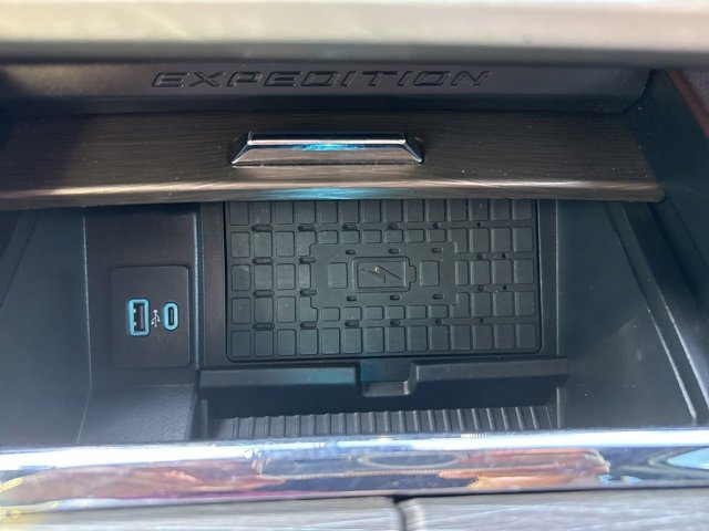 Used 2022 Ford Expedition Limited image 28