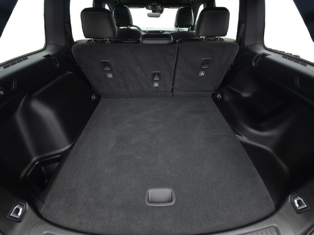 Used 2025 Jeep Grand Cherokee Altitude AWD/4WD image 12