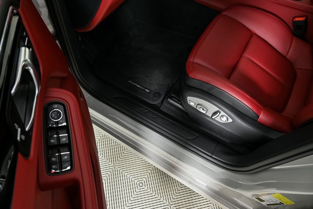 New 2026 Porsche Macan image 8