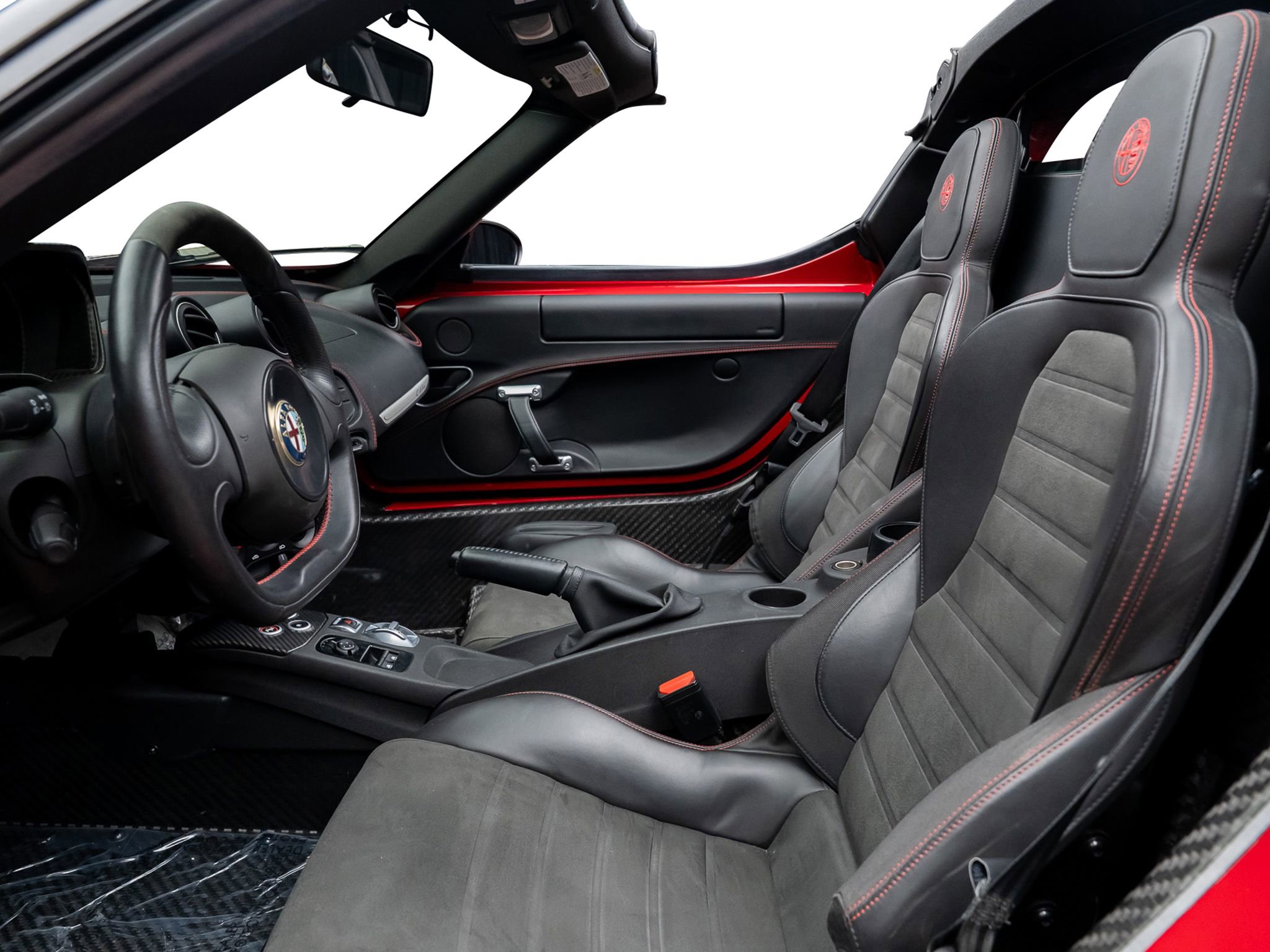 Used 2015 Alfa Romeo 4C Spider w/ Spider Track Package RWD image 37