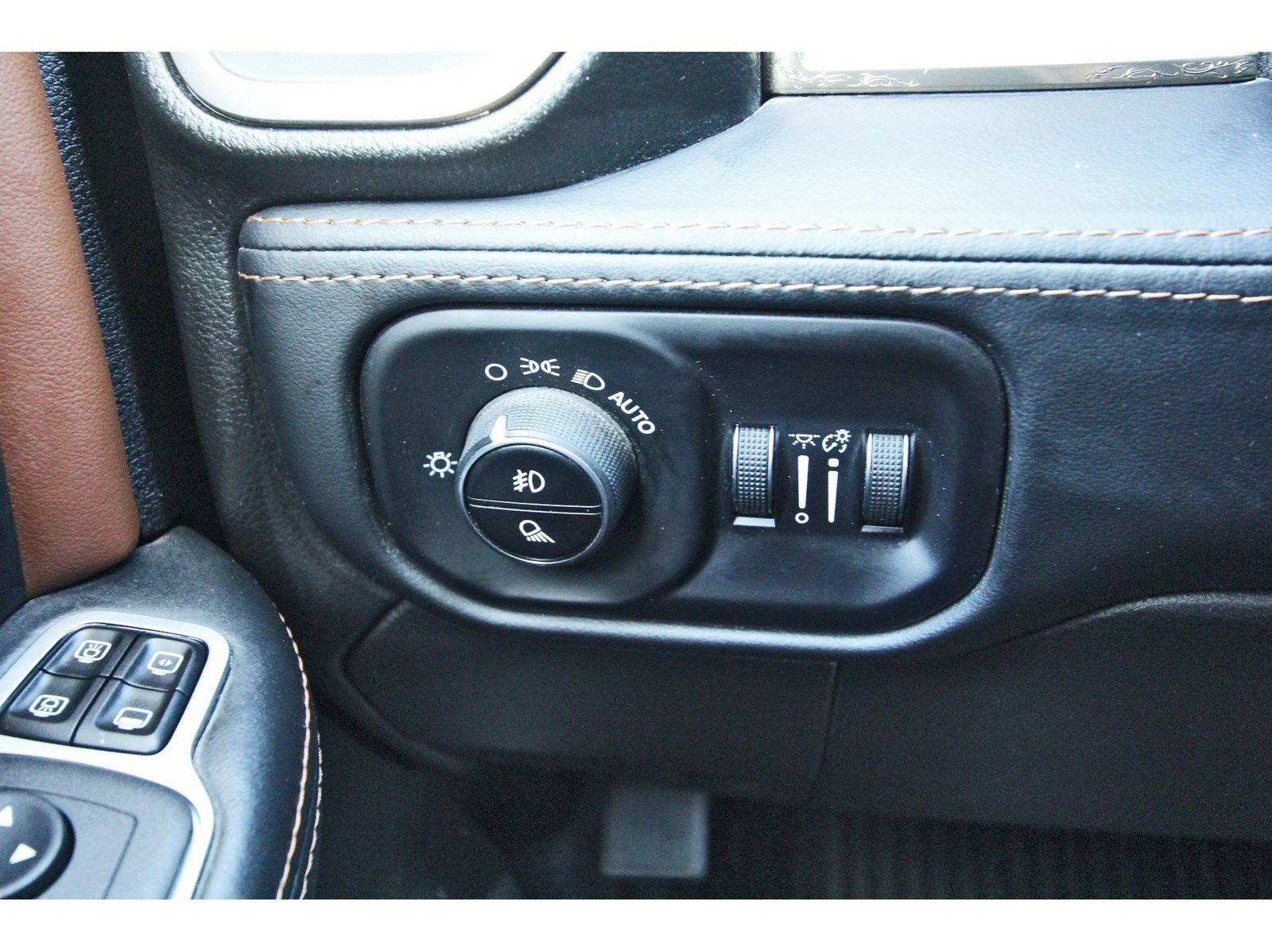 Used 2024 RAM 3500 Limited w/ Towing Technology Group AWD/4WD image 20