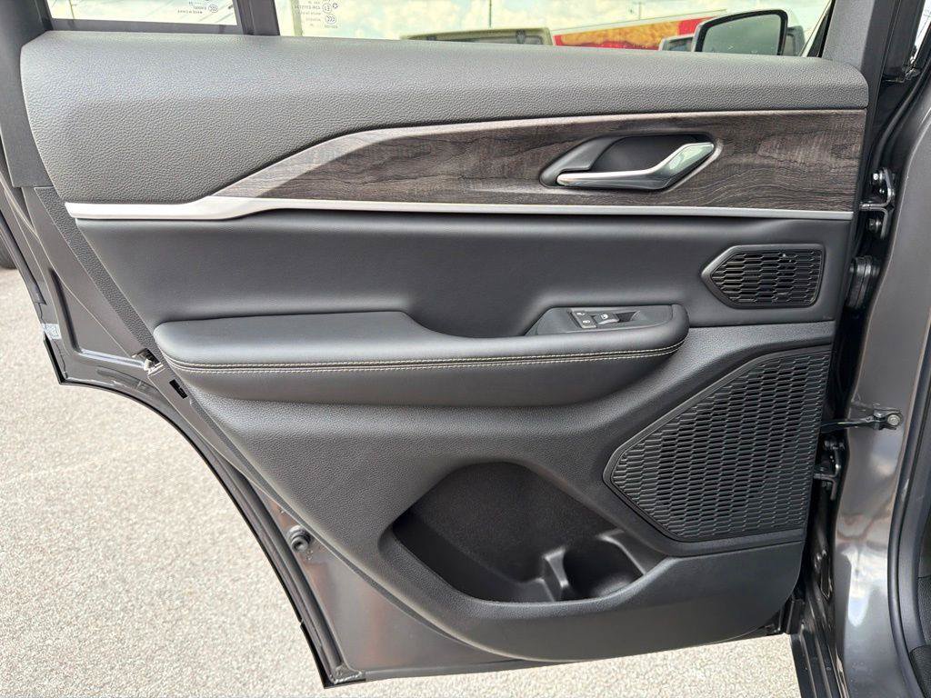 New 2026 Jeep Grand Cherokee Limited w/ Limited Altitude Package RWD image 15