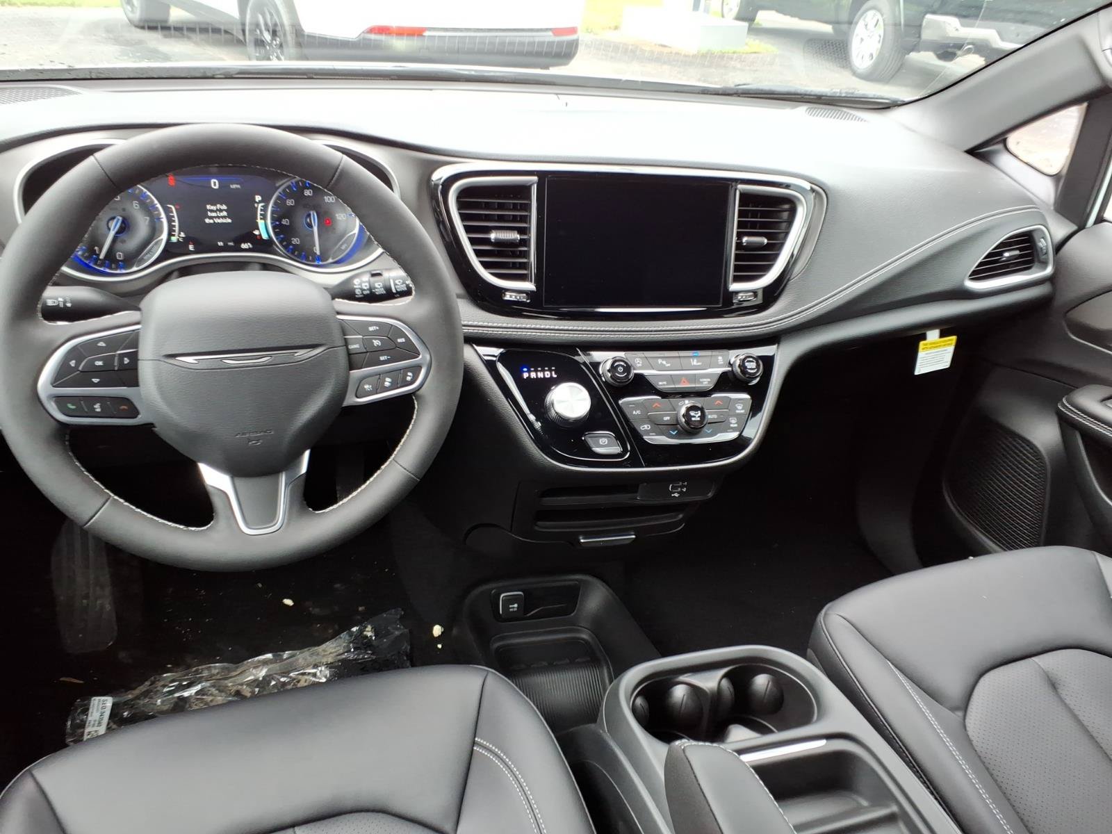 New 2027 Chrysler Pacifica Select AWD/4WD image 11