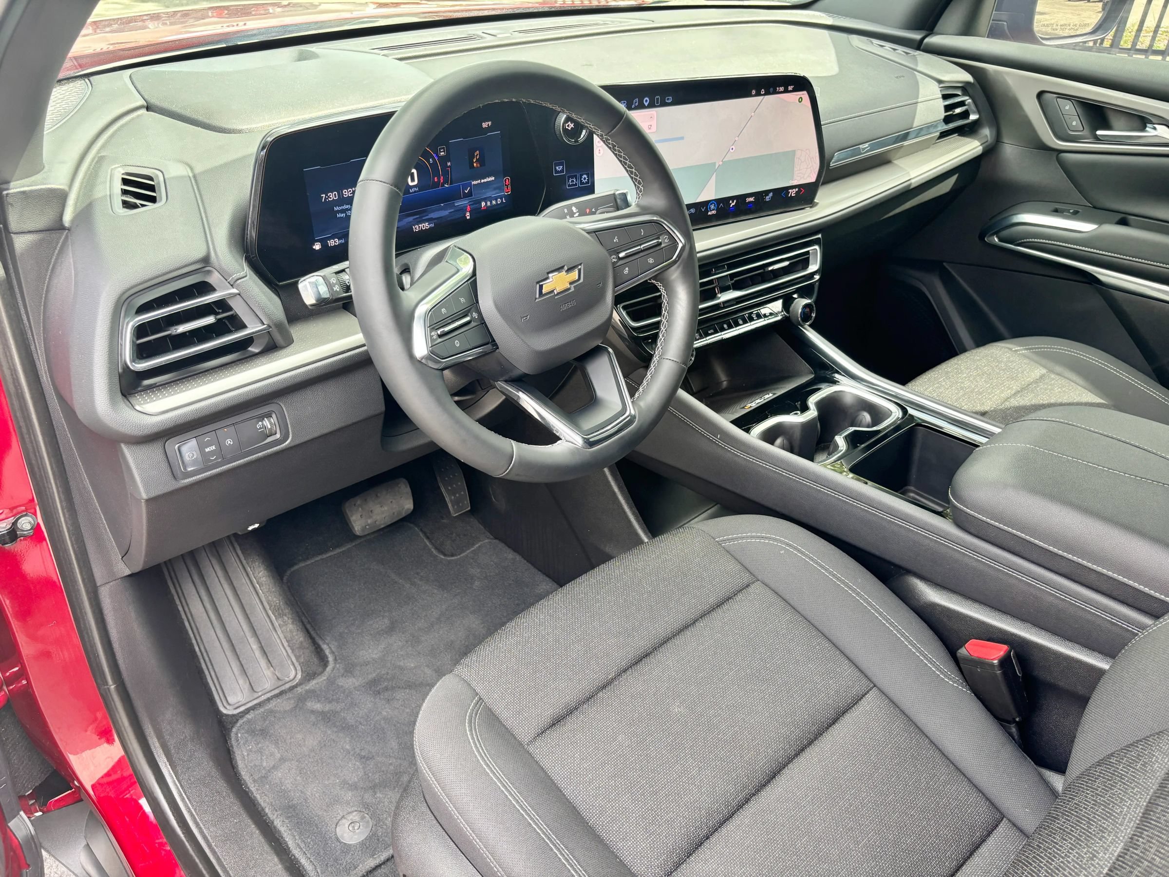 Used 2025 Chevrolet Traverse LT w/ Driver Confidence Package FWD image 13