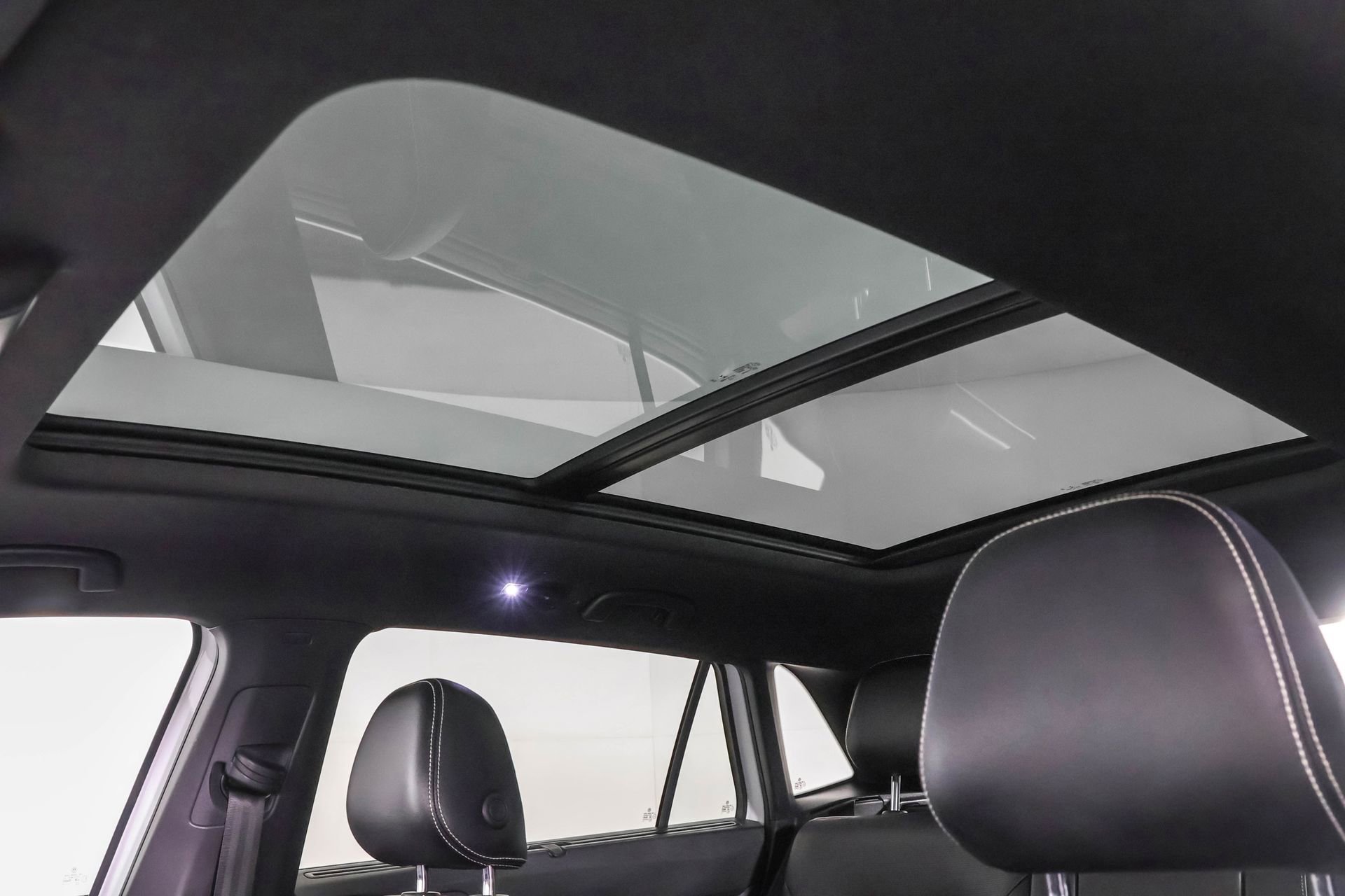 Used 2022 Volkswagen Atlas Cross Sport SEL Premium R-Line image 12