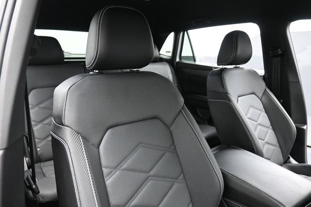 Used 2024 Volkswagen Atlas Cross Sport SE w/ Black Wheel Package FWD image 30