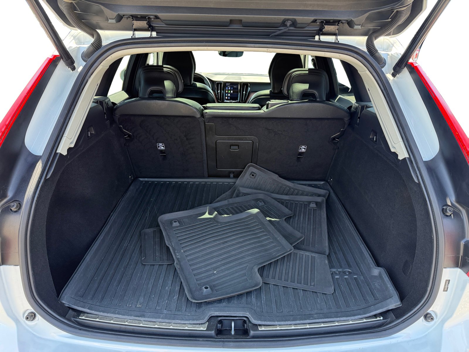 Used 2023 Volvo XC60 B5 Plus w/ Protection Package image 17