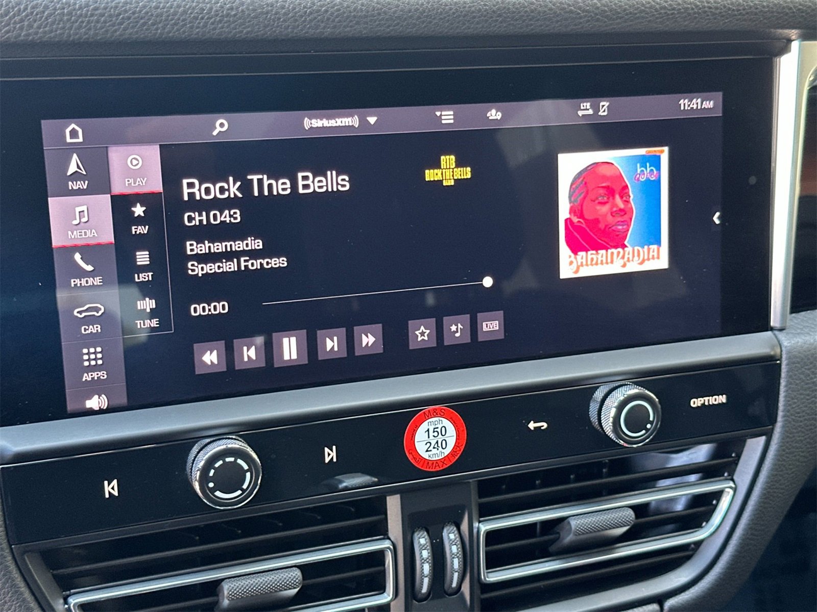 Used 2025 Porsche Macan image 21