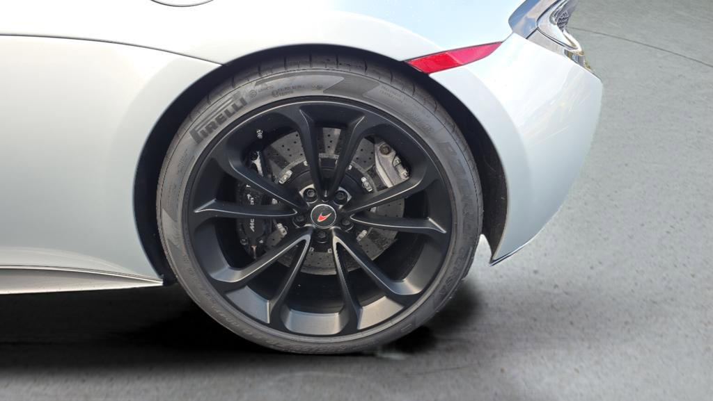 Used 2018 McLaren 570S Spider image 15