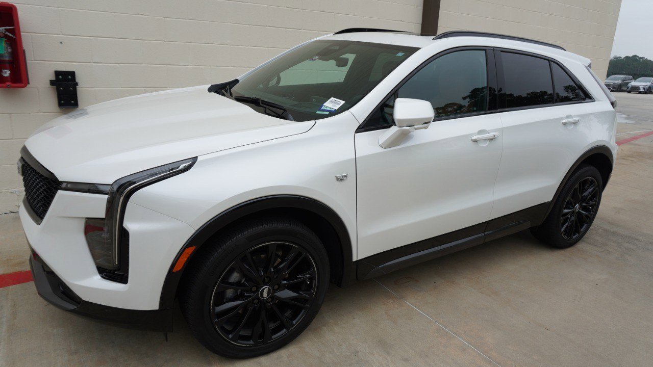Used 2025 Cadillac XT4 Sport w/ LPO, Onyx Lite Package AWD/4WD image 4