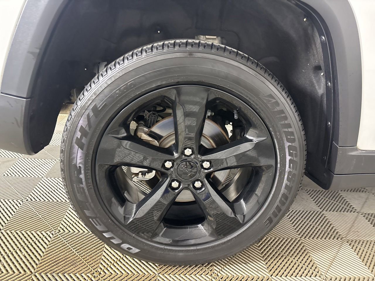 Used 2023 Jeep Grand Cherokee Altitude AWD/4WD image 31