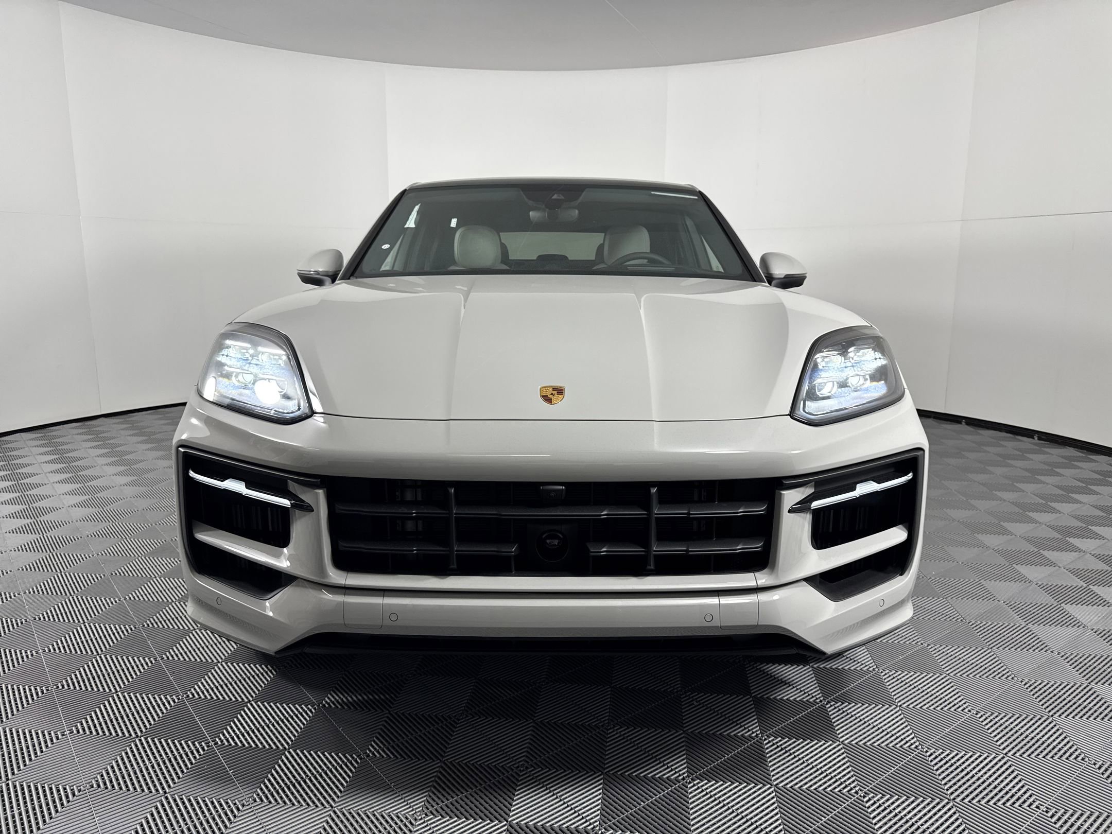 Used 2026 Porsche Cayenne S image 6