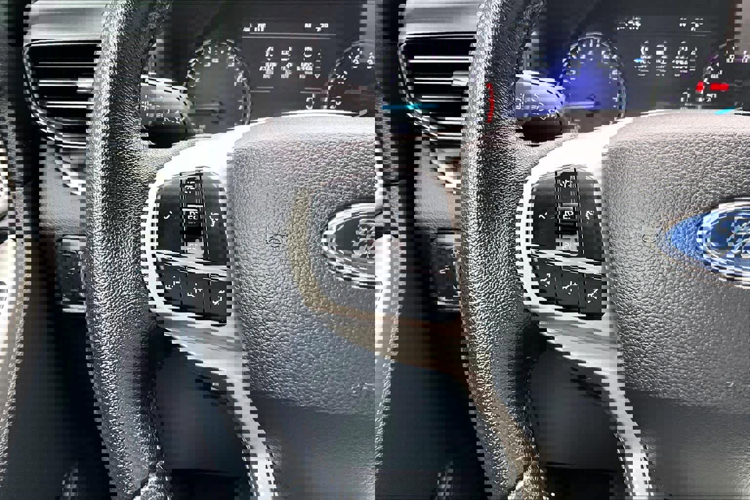 Used 2022 Ford Explorer XLT image 24