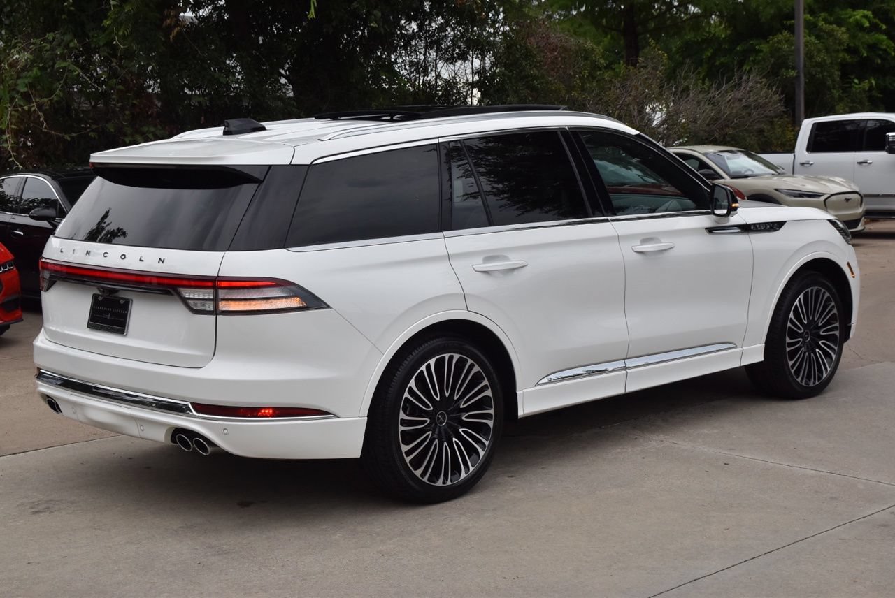 Used 2025 Lincoln Aviator Black Label AWD/4WD image 7