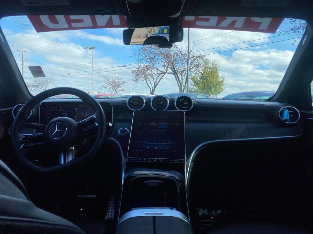 Used 2025 Mercedes-Benz GLC 350e 4MATIC image 27