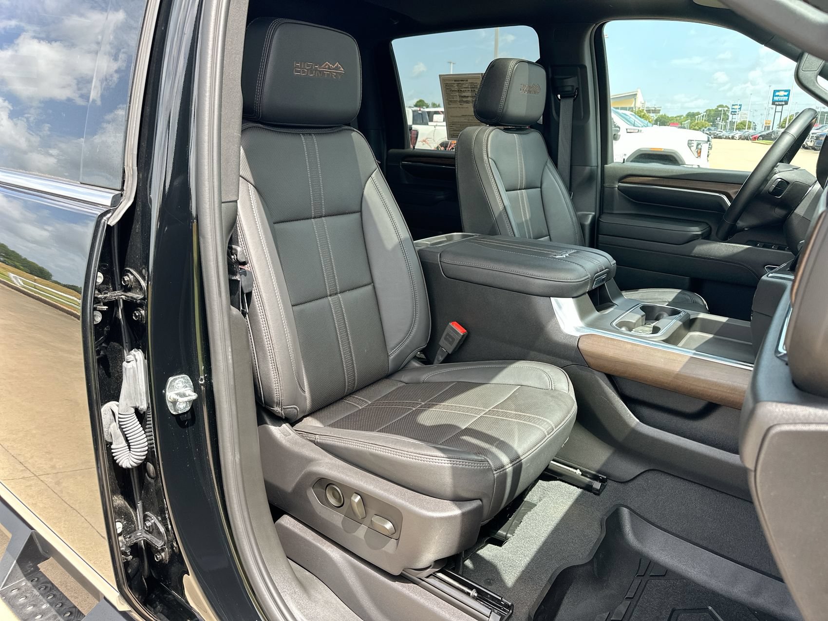 Used 2024 Chevrolet Silverado 3500 High Country w/ High Country Premium Package AWD/4WD image 26