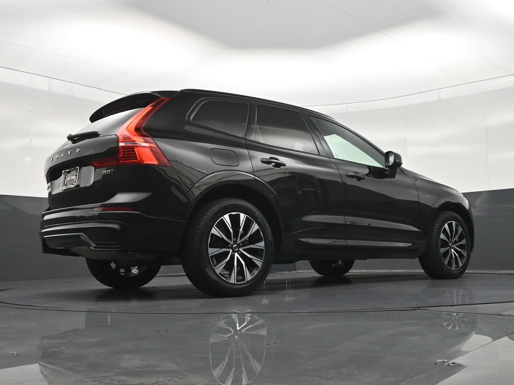 Certified 2024 Volvo XC60 B5 Plus AWD/4WD image 26