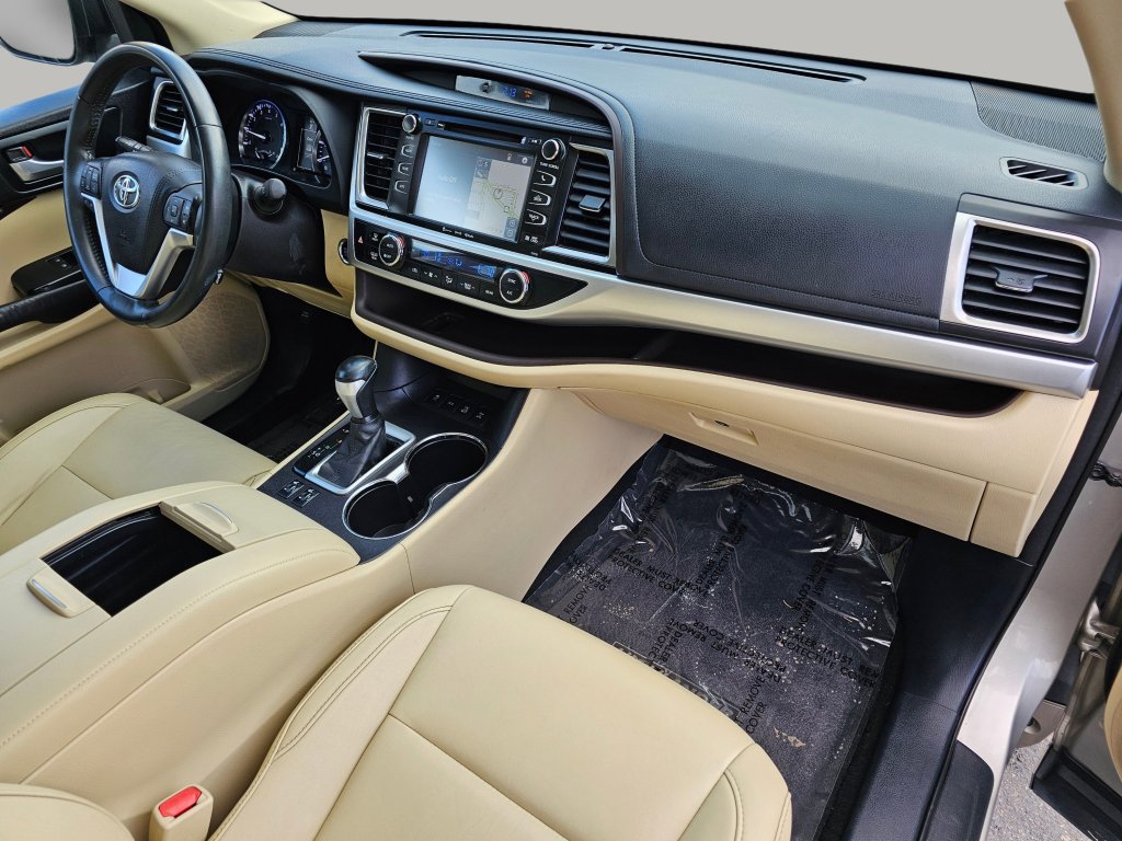 Used 2016 Toyota Highlander XLE image 27
