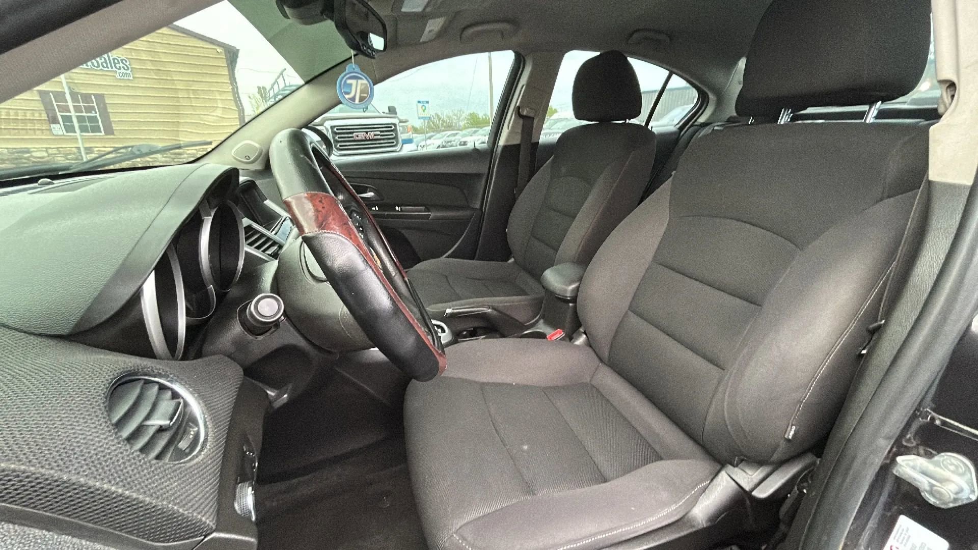 Used 2016 Chevrolet Cruze LT image 5