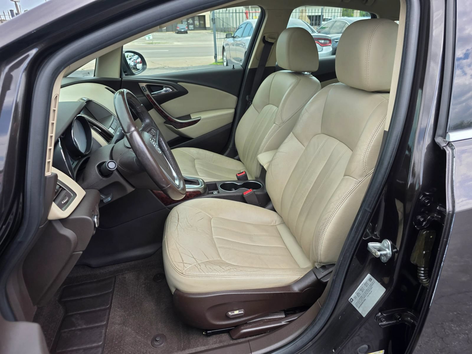 Used 2013 Buick Verano Leather FWD image 9