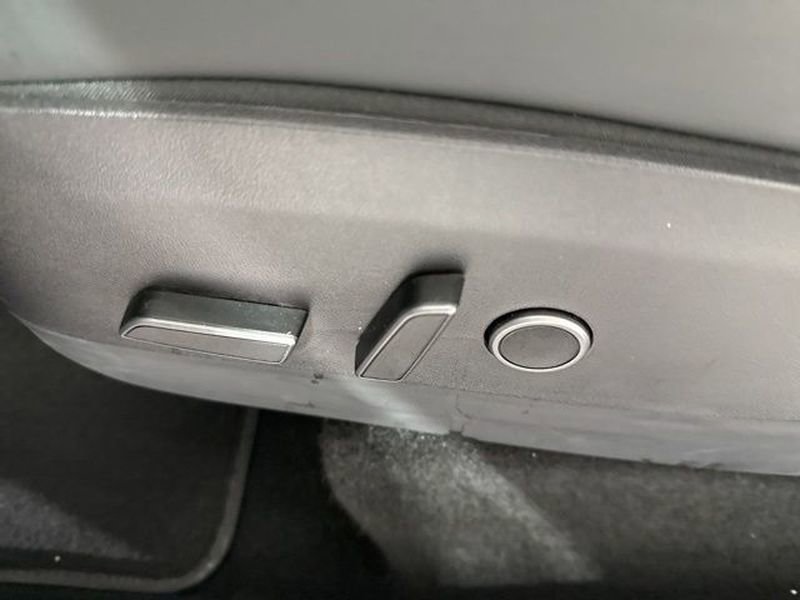 Used 2023 Tesla Model Y Long Range image 22