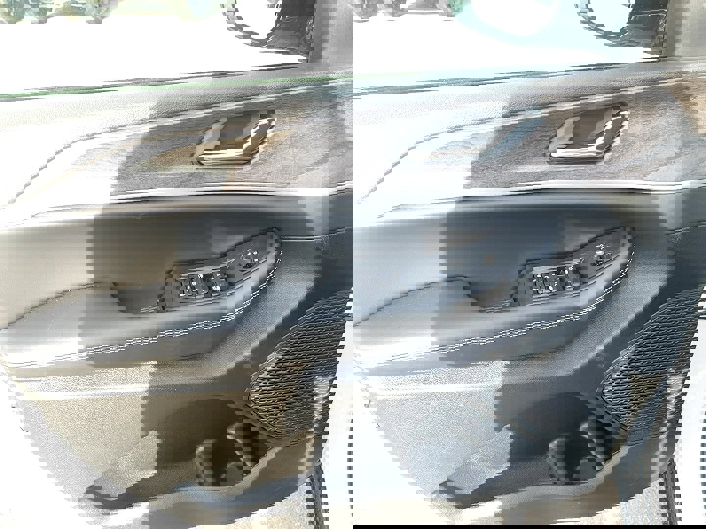 New 2026 Jeep Grand Cherokee Altitude image 13