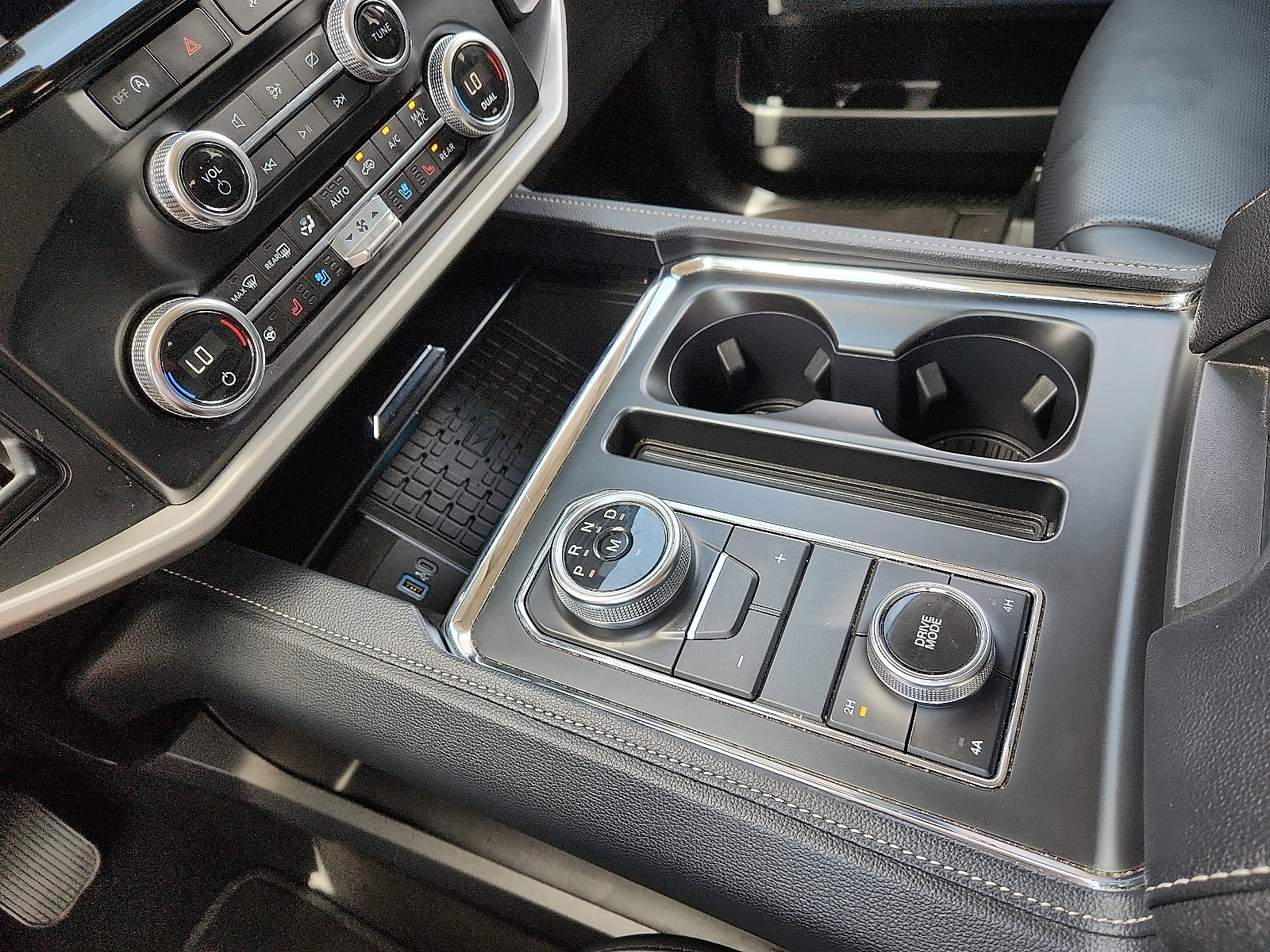 Used 2024 Ford Expedition XLT image 16