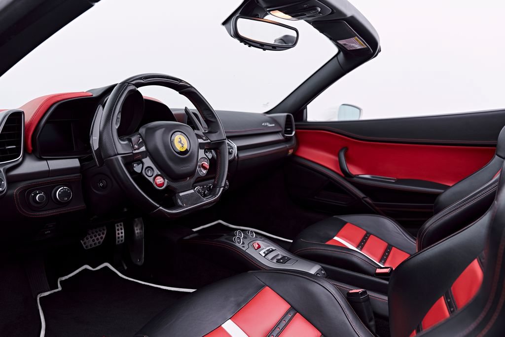 Used 2014 Ferrari 458 Spider RWD image 2