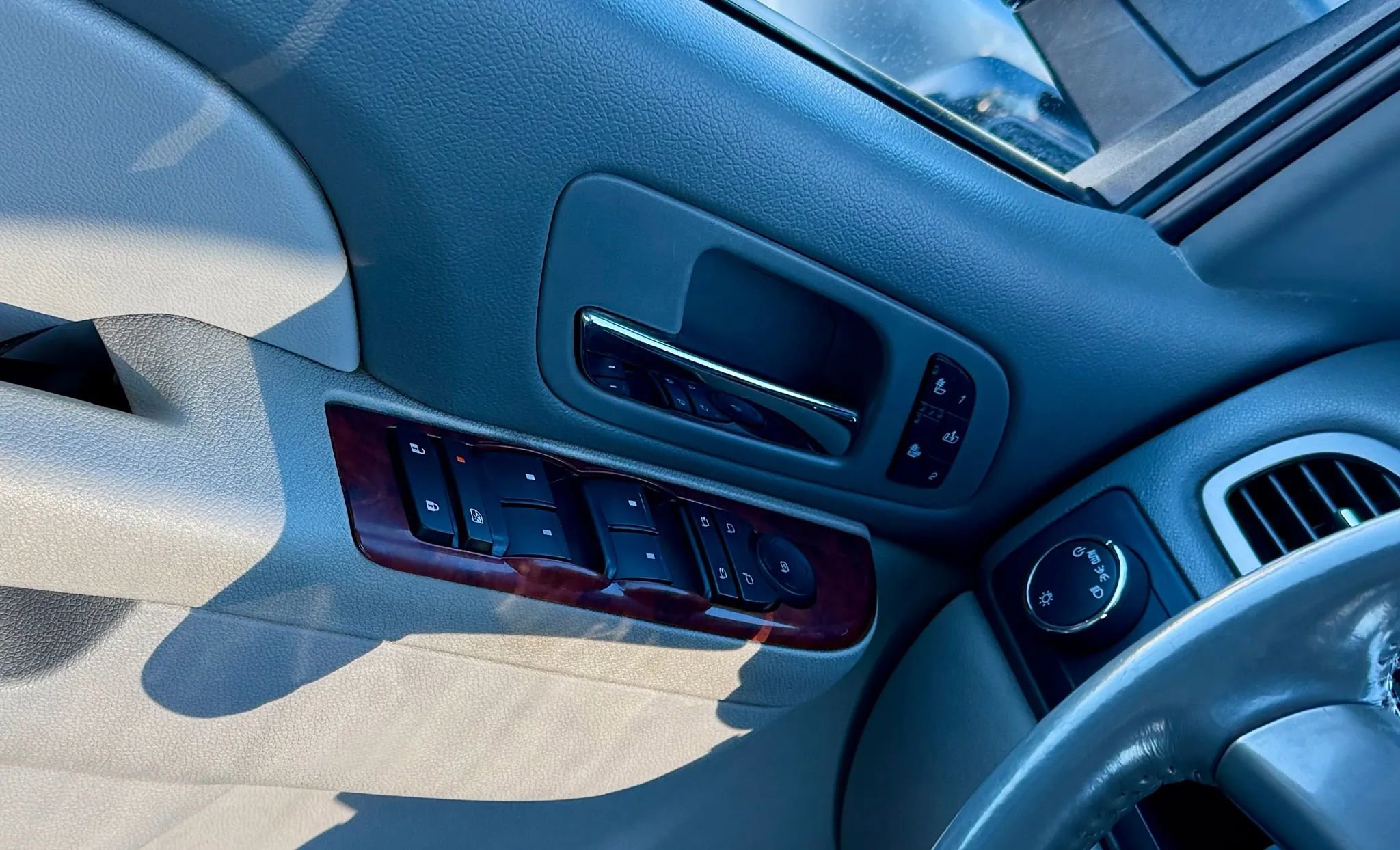 Used 2014 Chevrolet Suburban LT w/ Luxury Package image 21