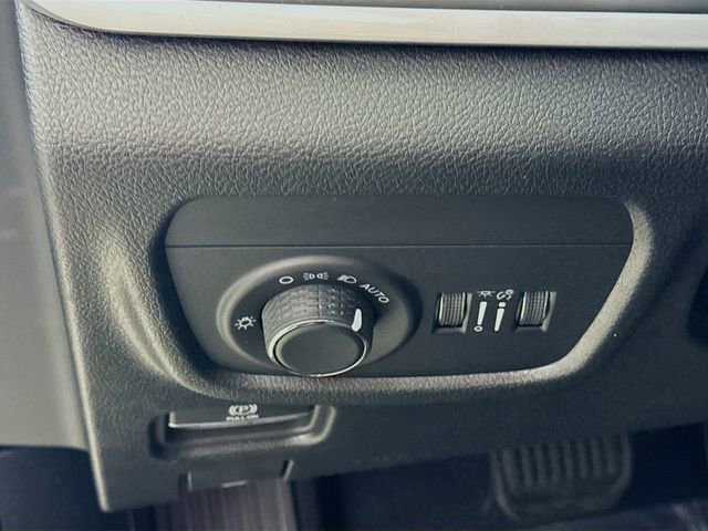 New 2025 Jeep Grand Cherokee Altitude w/ Trailer Tow Package AWD/4WD image 10