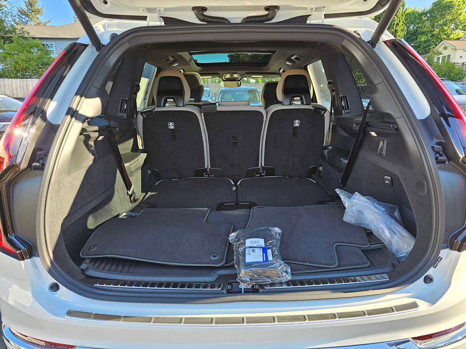 New 2026 Volvo XC90 B6 Plus w/ Protection Package Premier image 15