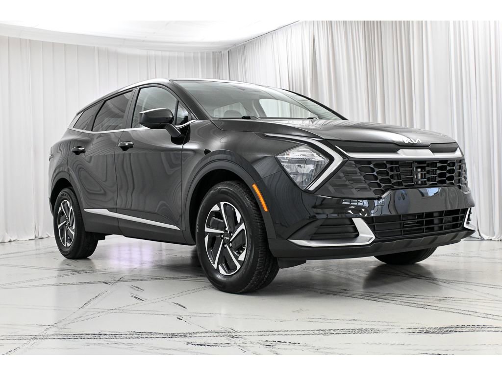 Used 2023 Kia Sportage LX image 2