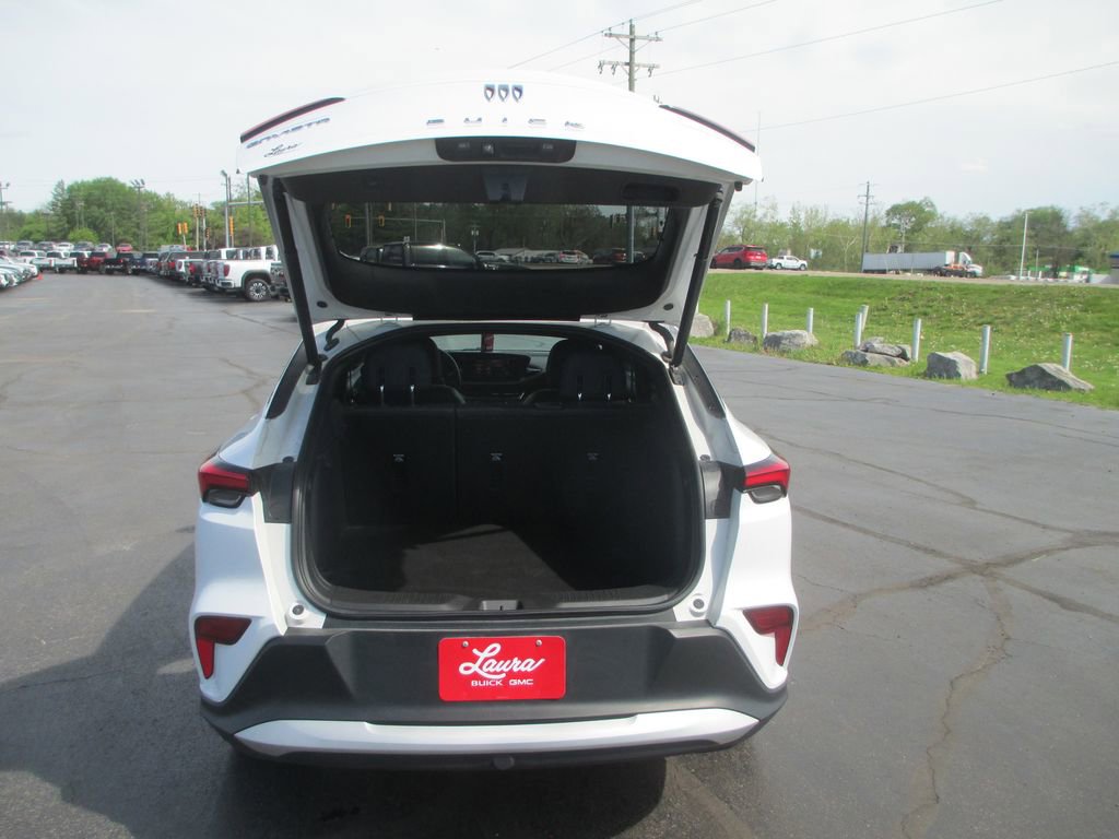 Used 2024 Buick Envista Preferred w/ Convenience II Package image 8