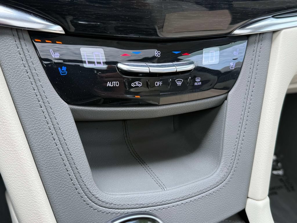 Used 2020 Cadillac XT6 Premium Luxury FWD image 27