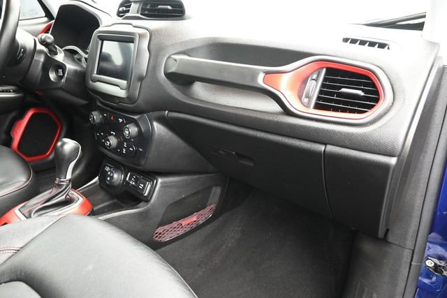 Used 2018 Jeep Renegade Trailhawk w/ Cold Weather Group II AWD/4WD image 38