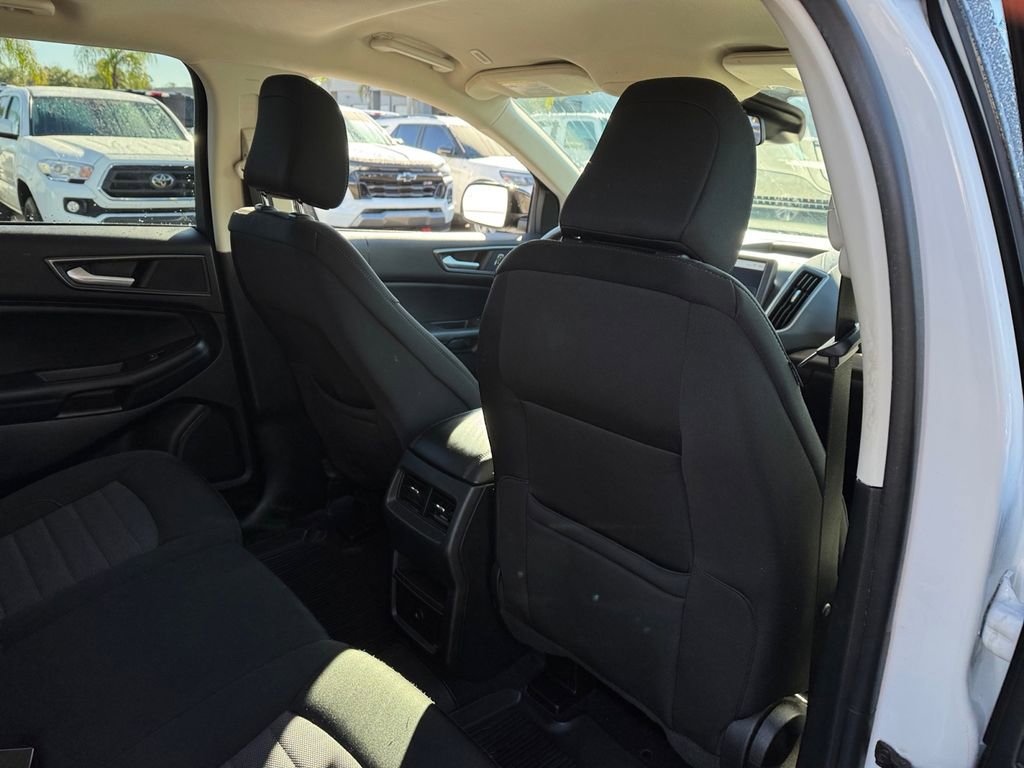 Certified 2024 Ford Edge SE w/ Black Appearance Package image 28