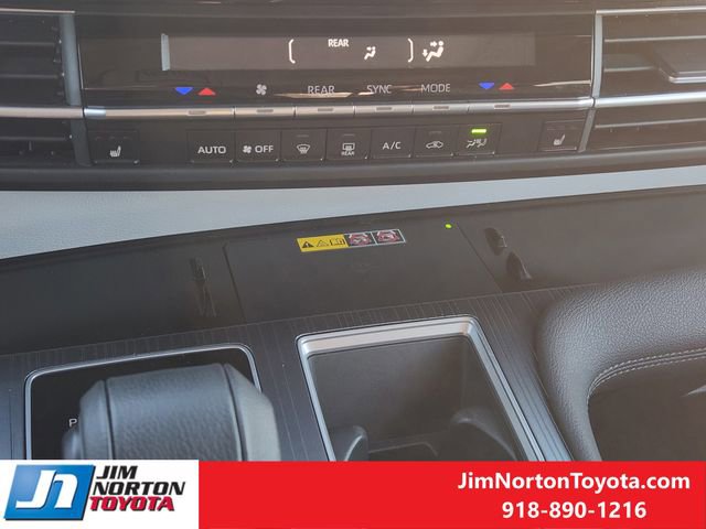 Used 2025 Toyota Sienna XLE image 22