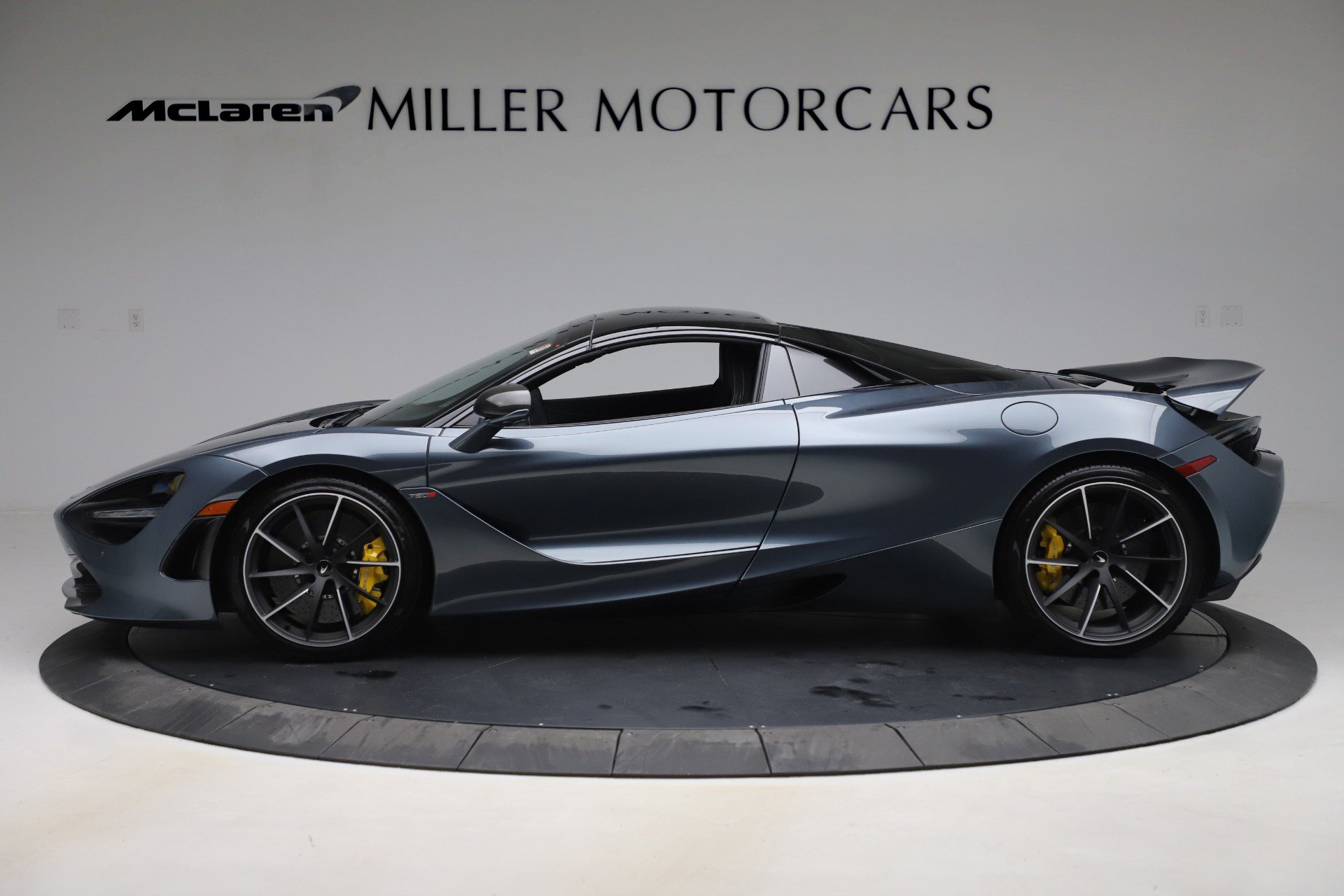 Used 2020 McLaren 720S Spider RWD image 16