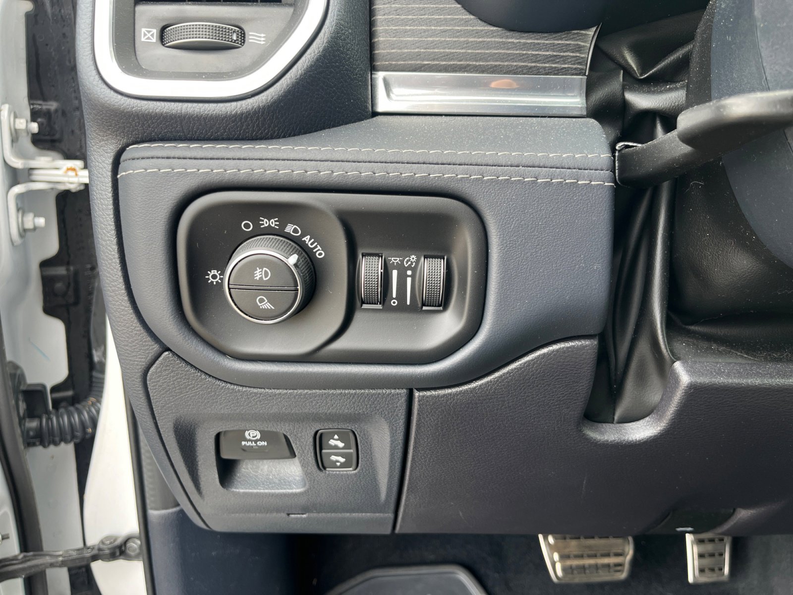 Used 2023 RAM 1500 Limited RWD image 12