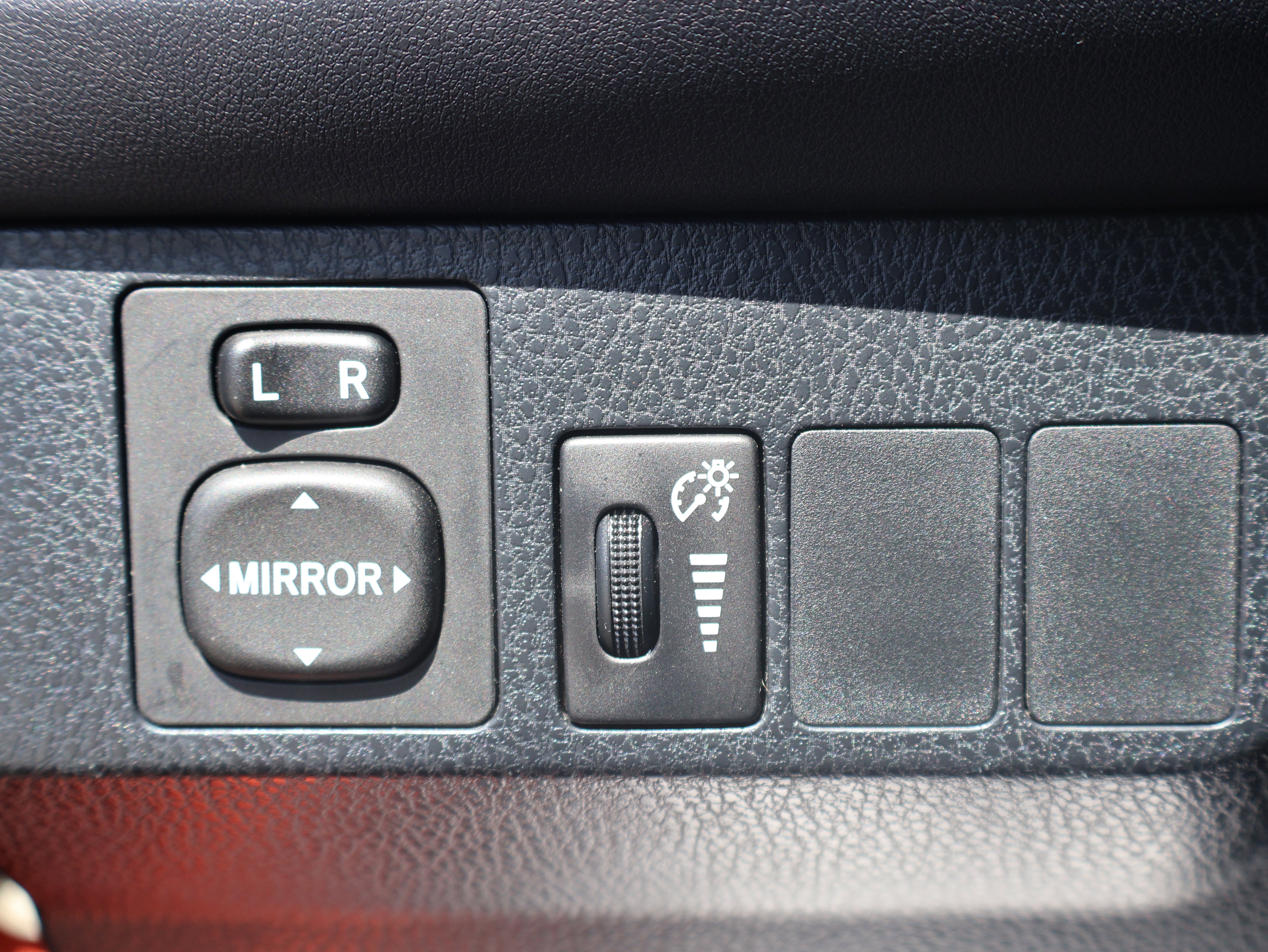 Used 2016 Toyota RAV4 LE AWD/4WD image 32