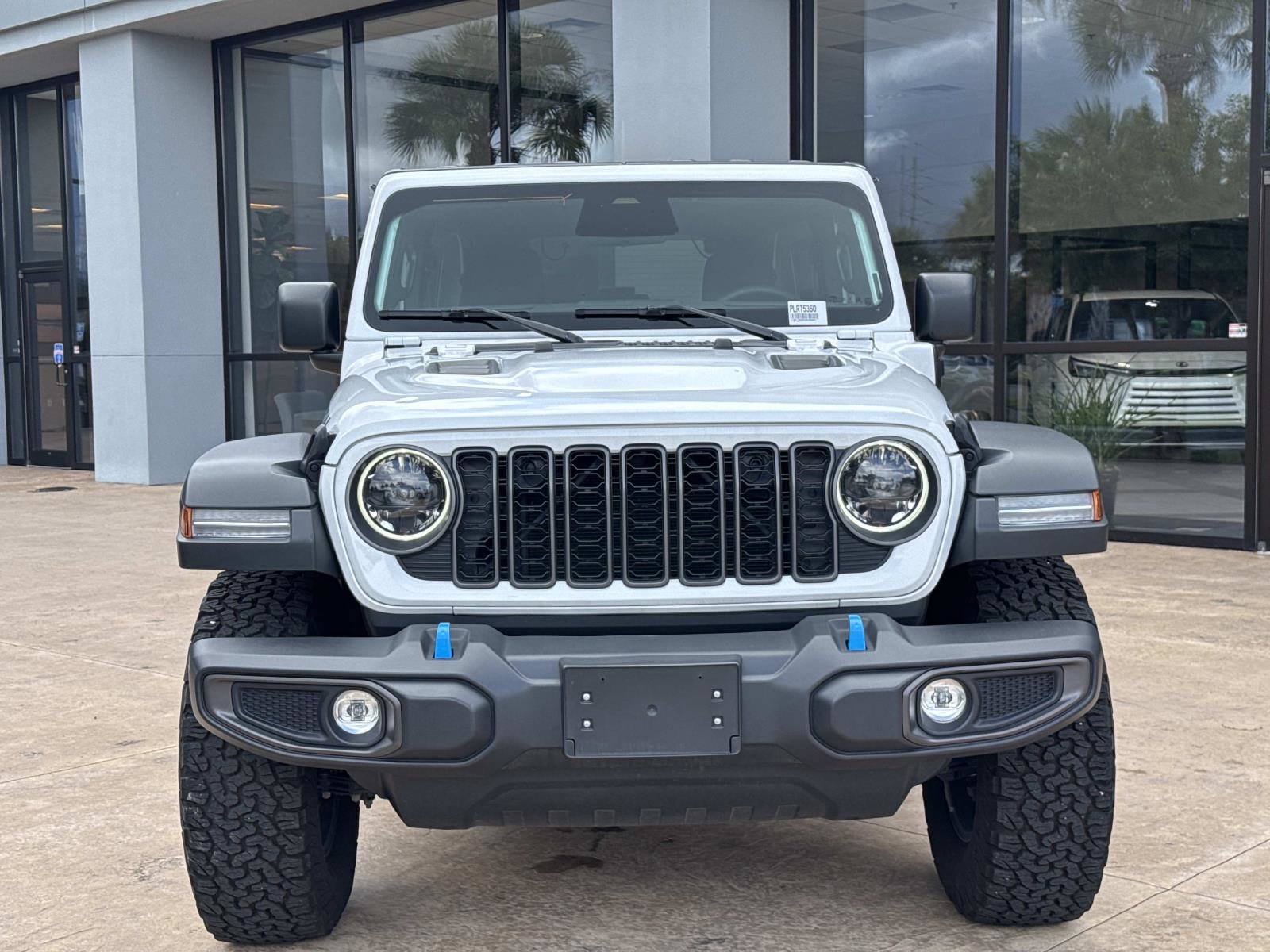 Used 2025 Jeep Wrangler Unlimited Rubicon 4xe w/ Safety Group AWD/4WD image 8