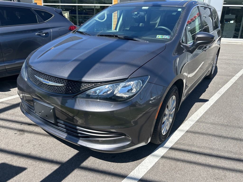 Used 2020 Chrysler Voyager L FWD image 2